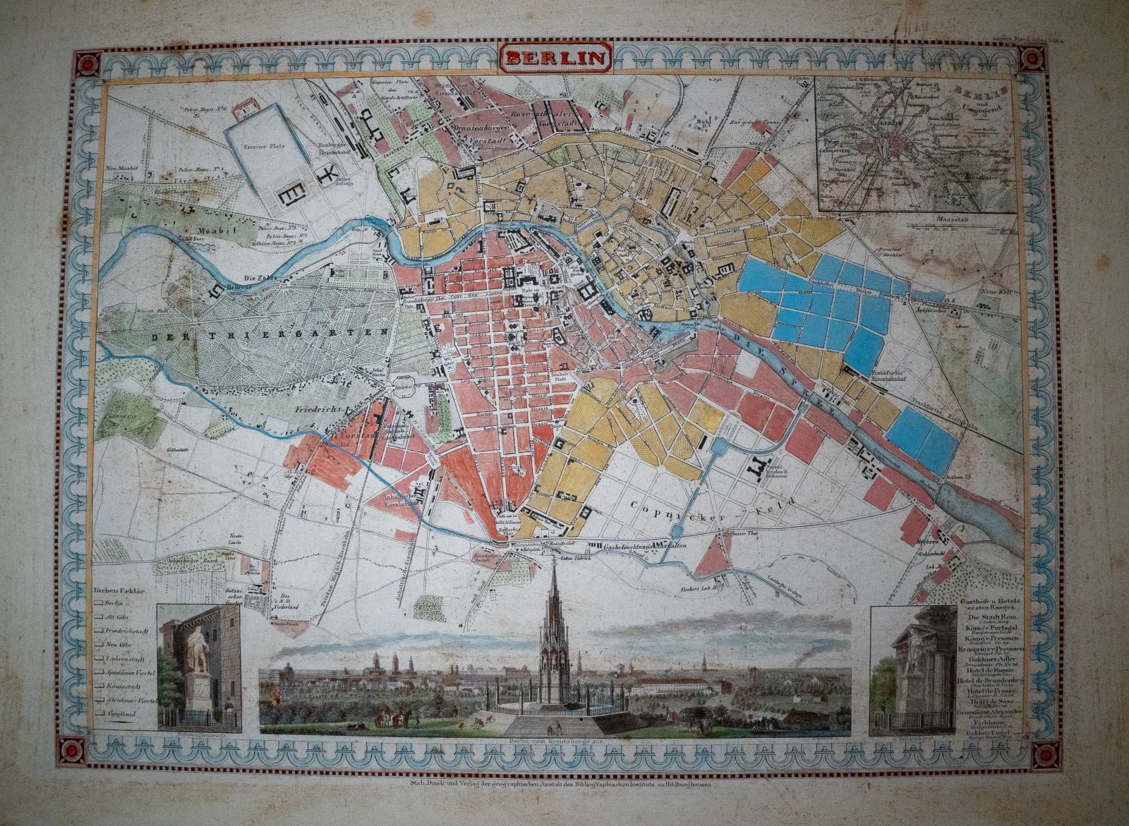 Kolorierter historischer Stadtplan von Berlin mit Architektur-Vignetten (ca. 1830–1850)